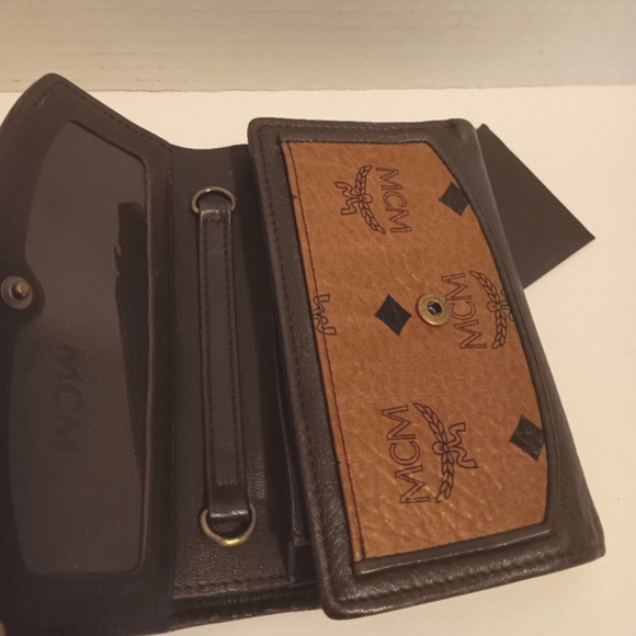 Preloved mcm wallet (unisex) - Picture 14 of 14